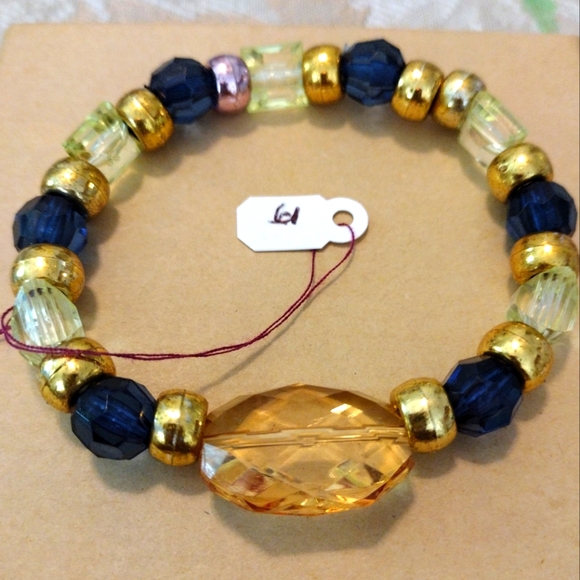 Artemis's Gems custom-made beaded bracelet with large gold gem, black/gold - Picture 1 of 4